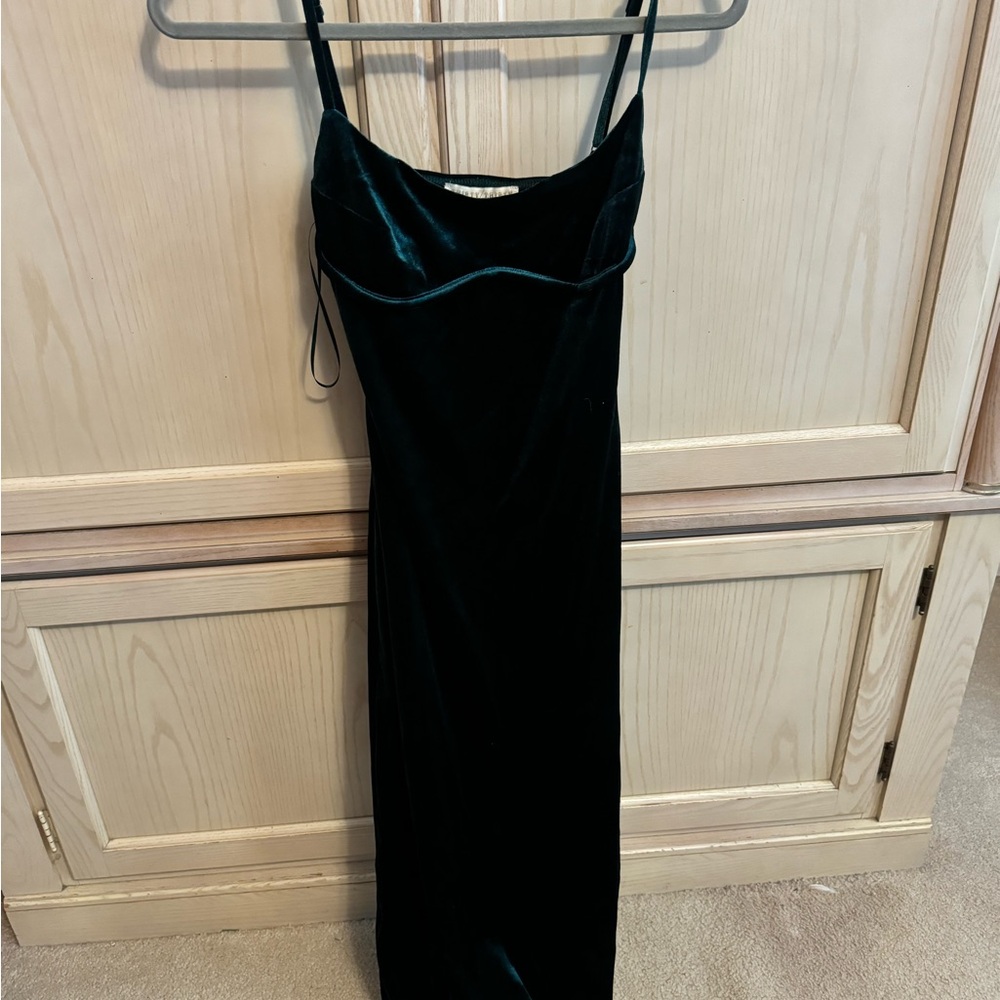 Chic Strapless Velvet Dress in Black